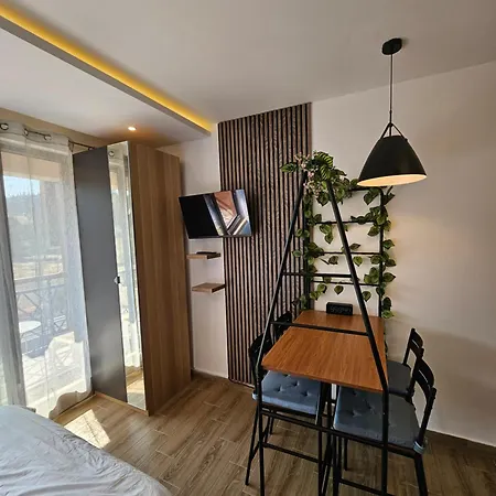 Hop Na Kop Hill App 103 *